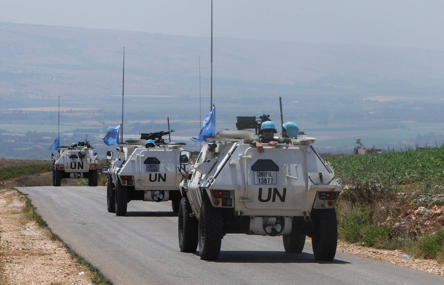 دورية لقوات «اليونيفيل» قرب الحدود مع إسرائيل (رويترز)
