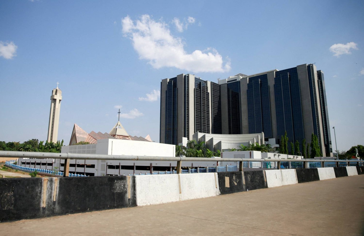 نيجيريا تتوقع تنفيذ الاتفاقية مع «شل» الشهر المقبل (رويترز)