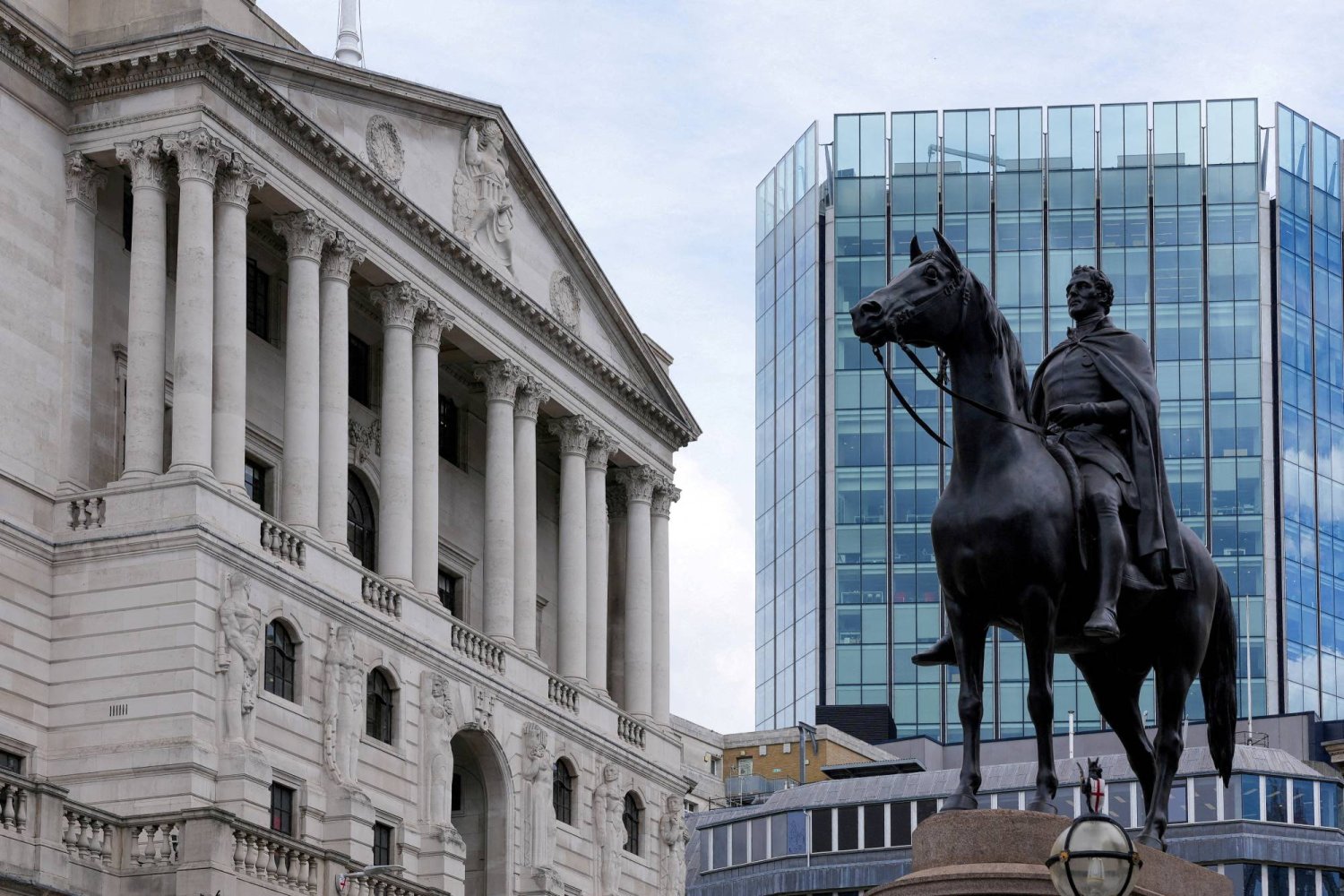 منظر عام لمبنى بنك إنجلترا في لندن ببريطانيا (رويترز)