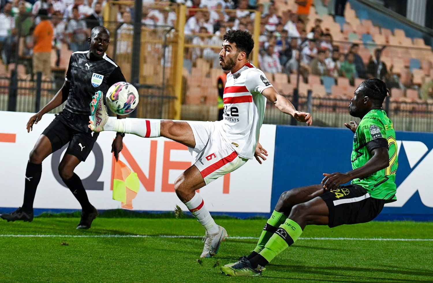 جانب من مواجهة الزمالك المصري ودريمز الغاني في ذهاب نصف نهائي كأس الكونفدرالية الأفريقية (الشرق الأوسط)