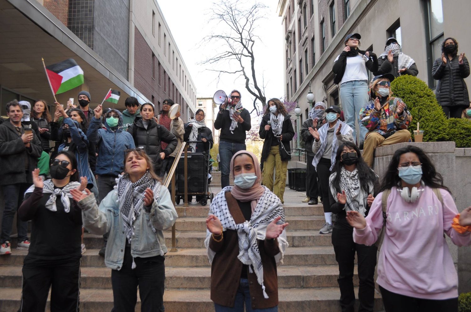 طلاب جامعة كولومبيا يشاركون في احتجاج ضد الحرب الإسرائيلية على غزة (د.ب.أ)