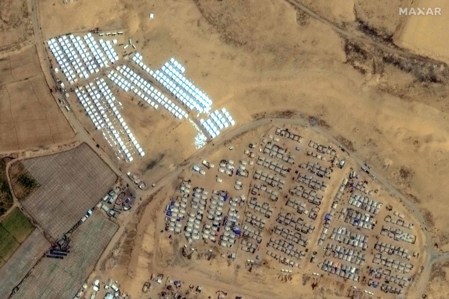 مخيمات الخيام للفلسطينيين النازحين في رفح بجنوب قطاع غزة (أ.ف.ب)