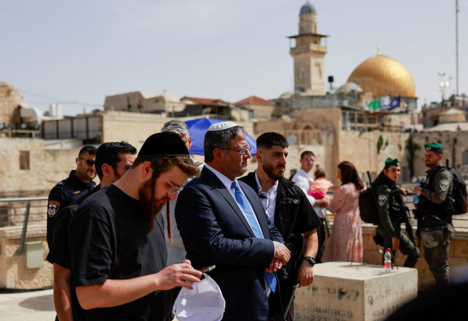 وزير الأمن القومي الإسرائيلي إيتمار بن غفير خلال صلوات في القدس (رويترز) 