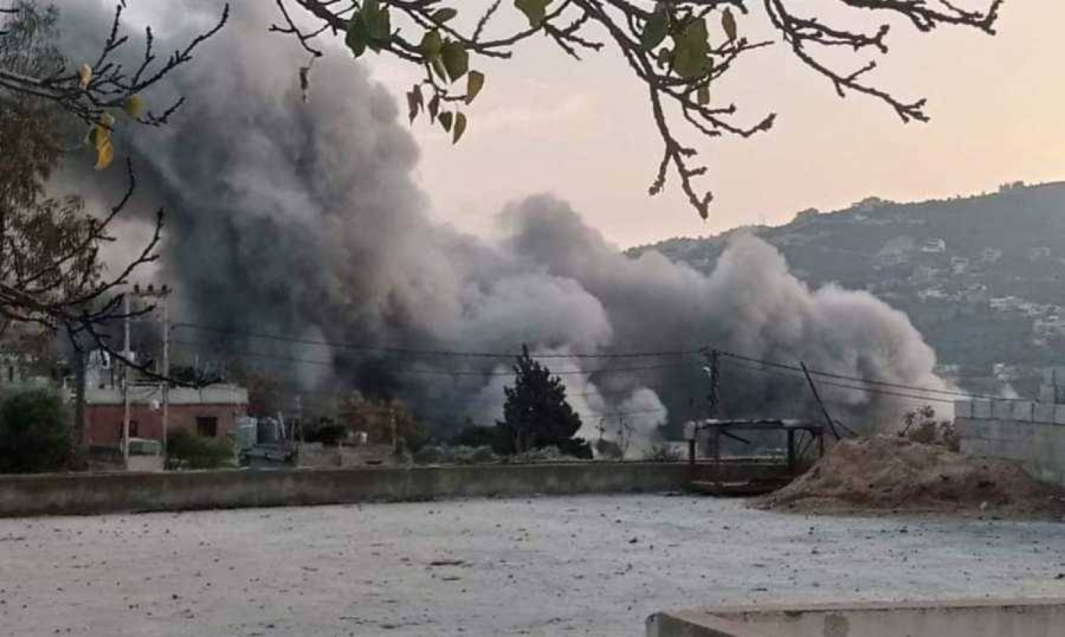 الدخان يتصاعد فوق جنوب لبنان جراء القصف الإسرائيلي (المركزية)