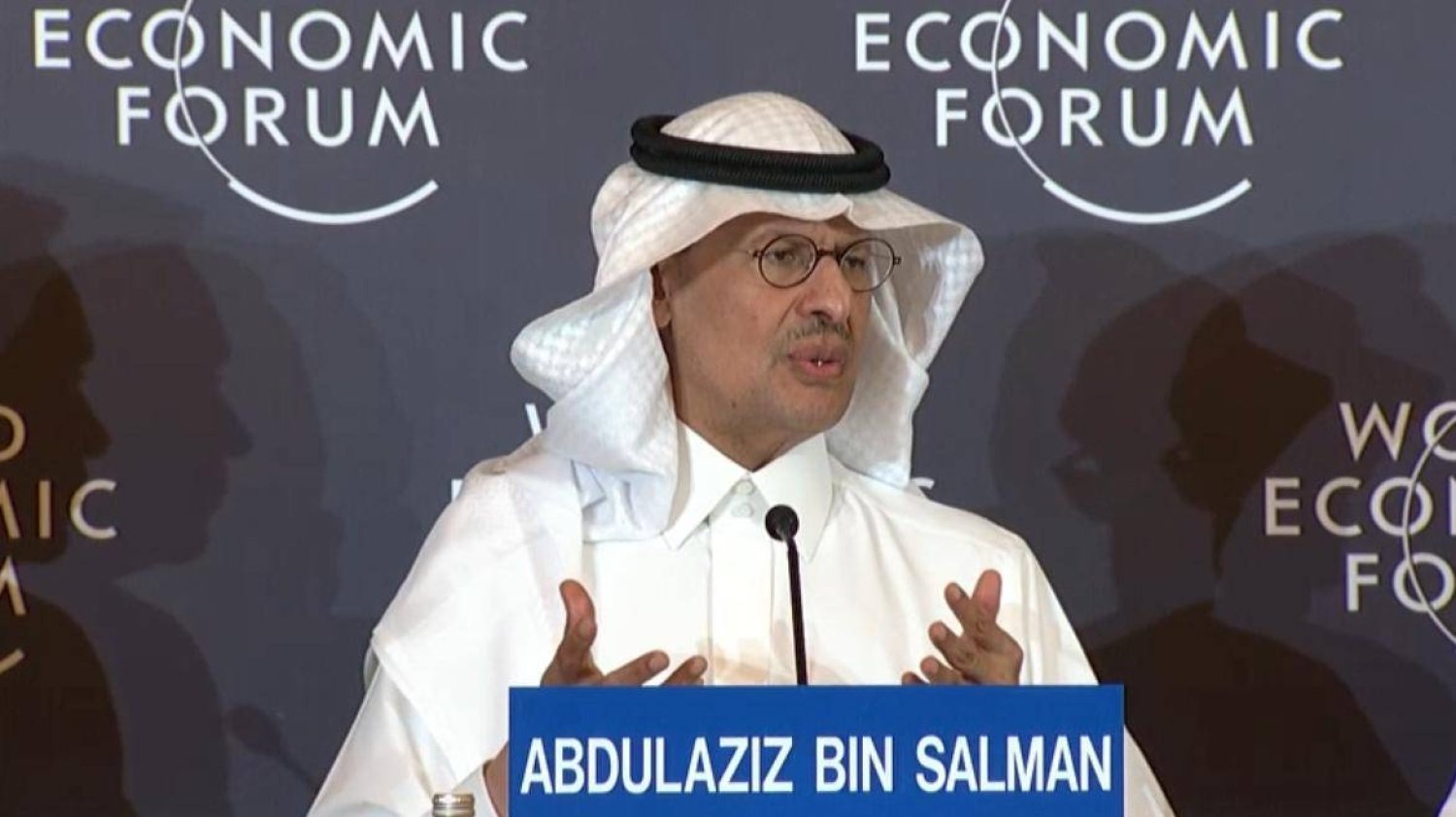 وزير الطاقة السعودي متحدثًا للحضور ضمن فعاليات الاجتماع الخاص للمنتدى الاقتصادي العالمي بالرياض (الشرق الأوسط)