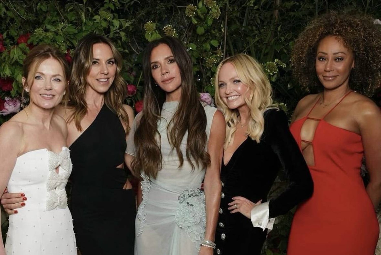 اجتمع فريق «Spice Girls» قبل أيام للاحتفال بعيد ميلاد فيكتوريا بيكهام (إنستغرام)