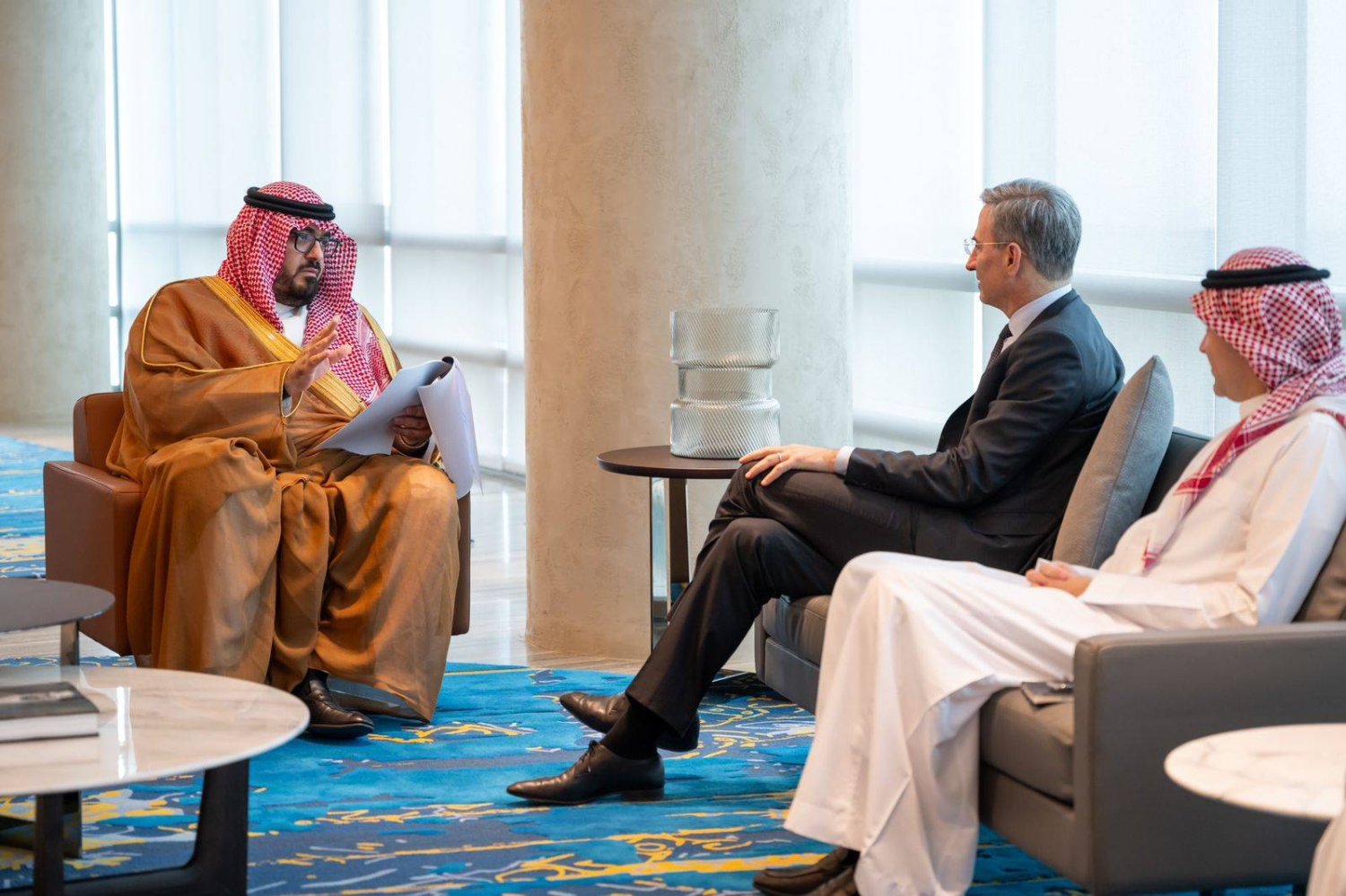 وزير الاقتصاد والتخطيط السعودي خلال اجتماعه مع الرئيس التنفيذي لشركة «لازارد» (حساب الوزارة على «إكس»)