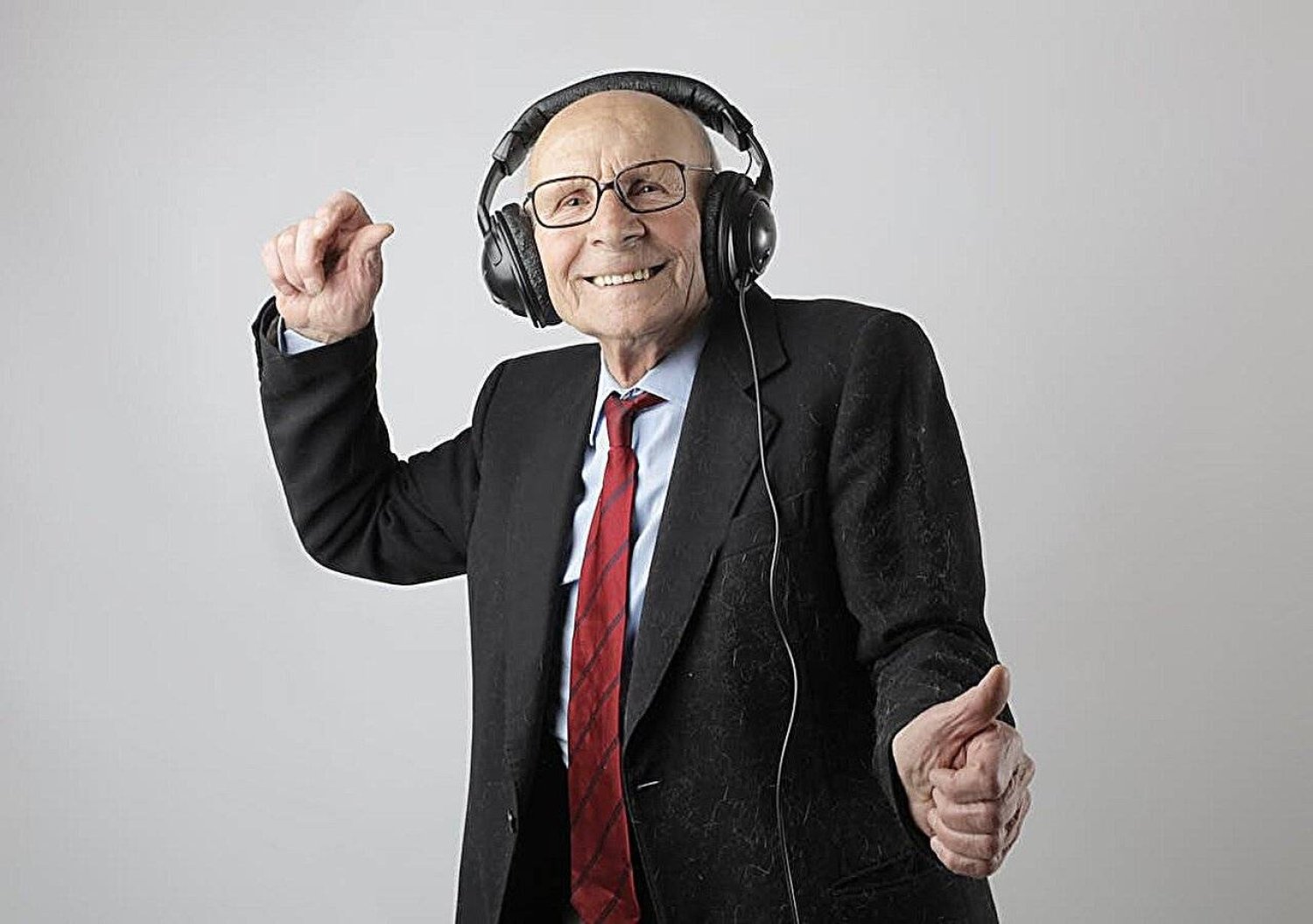 الاستماع إلى الموسيقى يُنشّط مناطق الدماغ المرتبطة بالمكافأة (بيكسلز)