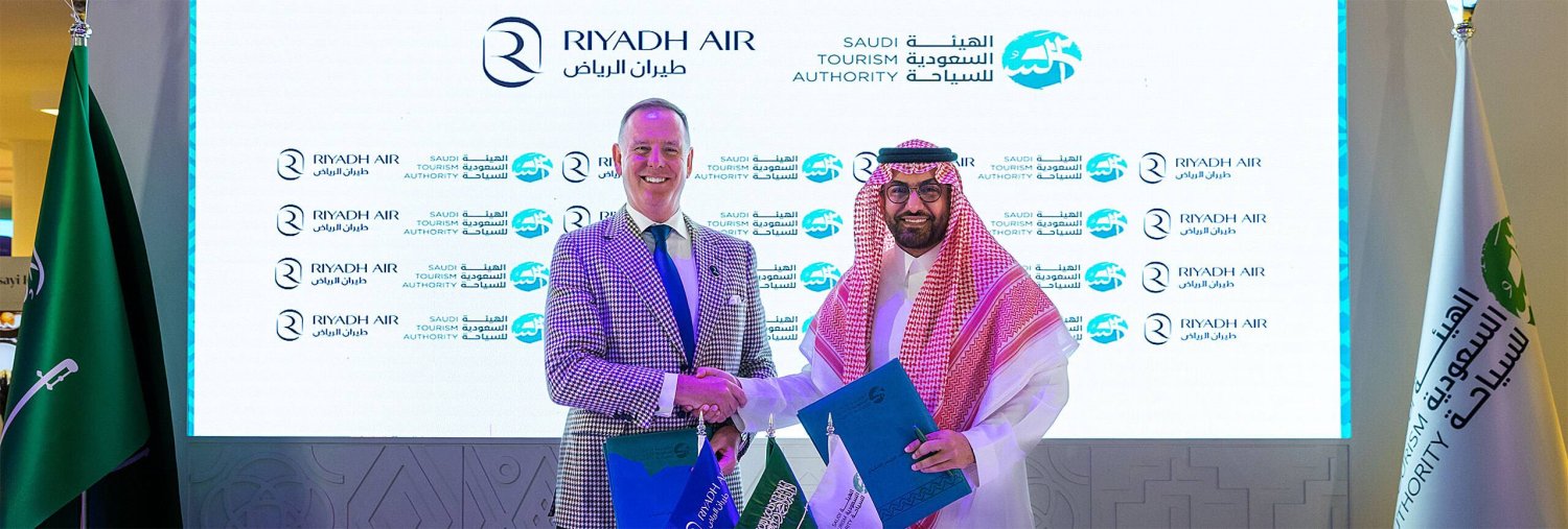 جانب من توقيع الاتفاقية بين «الهيئة السعودية للسياحة» و«طيران الرياض» (الشرق الأوسط)
