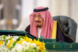 خادم الحرمين الشريفين مترئساً جلسة مجلس الوزراء في جدة - الثلاثاء (واس)