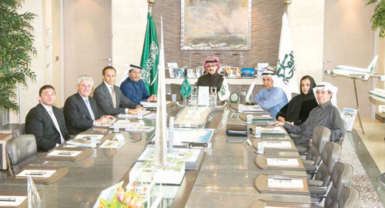 الأمير الوليد بن طلال وأعضاء مجلس إدارة شركة «المملكة القابضة» («الشرق الأوسط»)