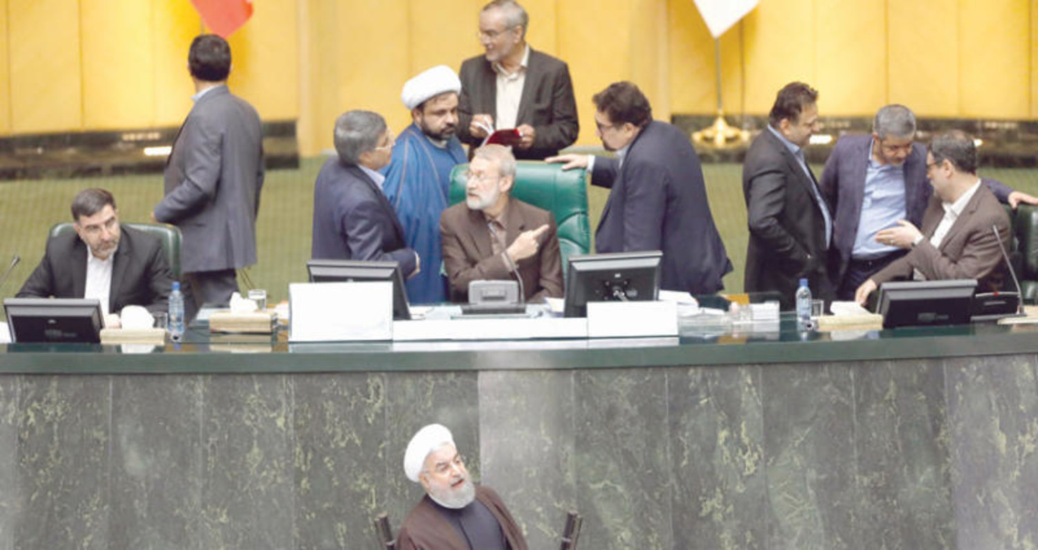 روحاني يلقي خطاباً في البرلمان للدفاع عن تشكيلته الوزارية المقترحة أمس (إ.ب.أ)