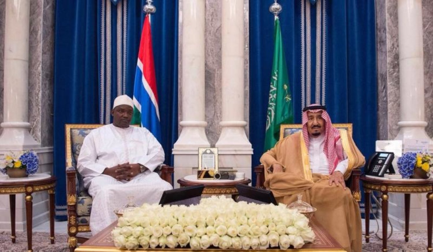 خادم الحرمين الشريفين الملك سلمان بن عبد العزيز خلال جلسة مباحثات مع الرئيس الجامبي آداما بارو (واس)