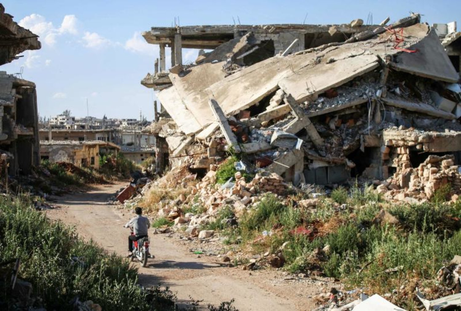مبانٍ مدمرة في محافظة درعا جنوب سوريا (أ.ف.ب)