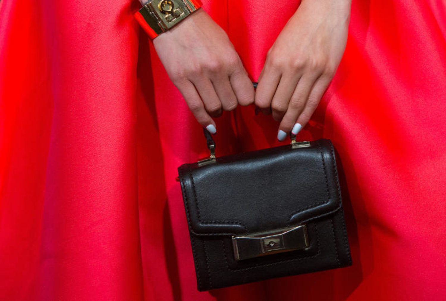 حقيبة يد سوداء من تصميم كيت سبيد (رويترز)