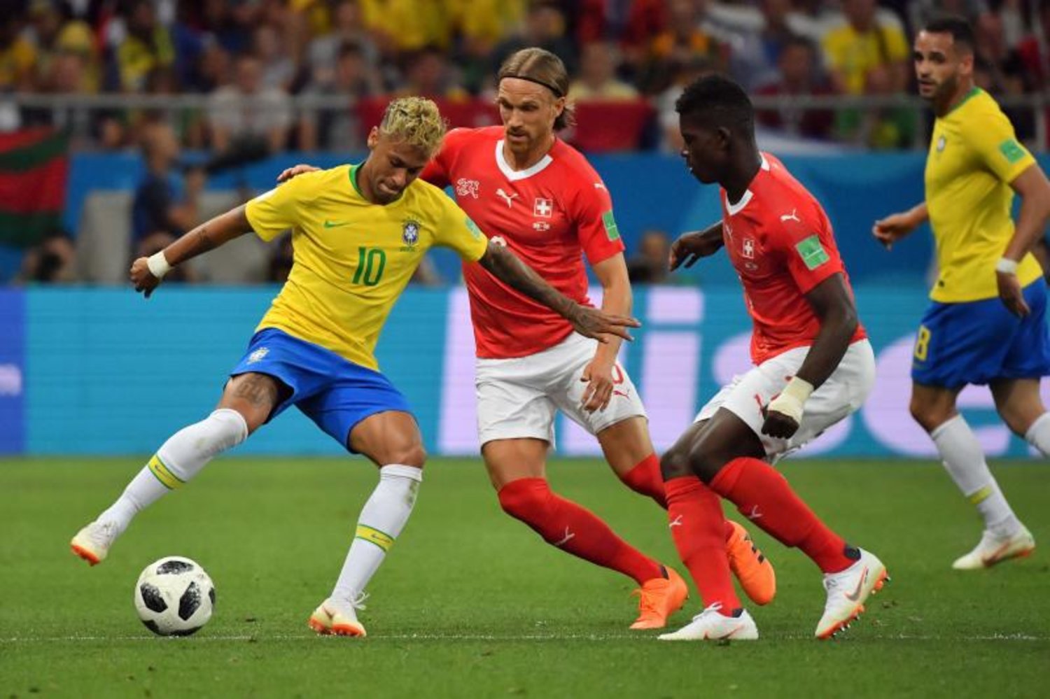 سويسرا تجبر البرازيل على التعادل في انطلاق مشوارهما بالمونديال