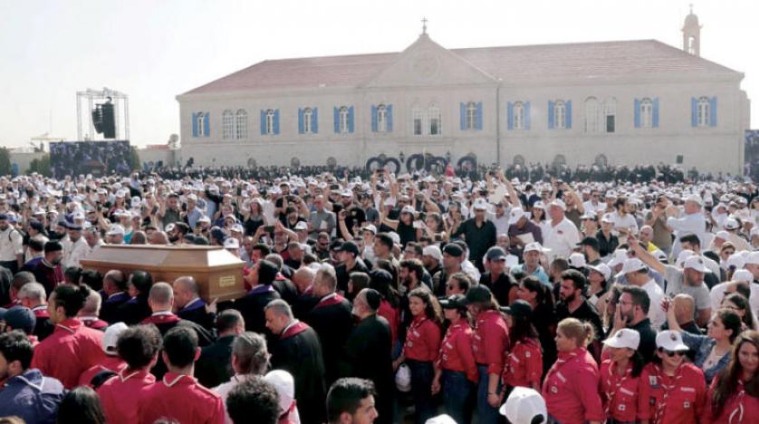 PatrifSfeir’in cenaze merasimine katılan kalabalık (AFP)