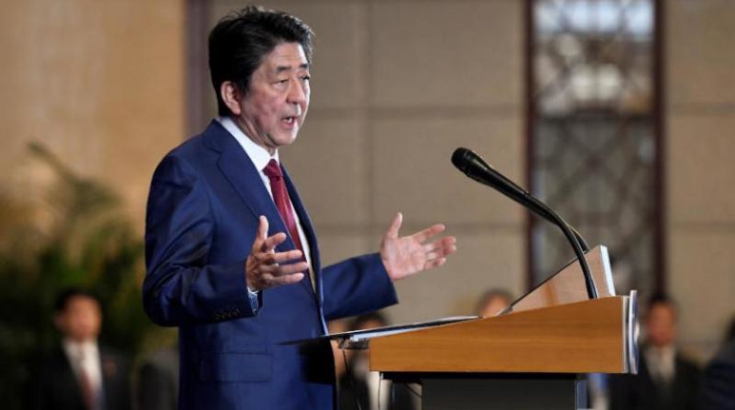 رئيس الوزراء الياباني شينزو آبي (رويترز)