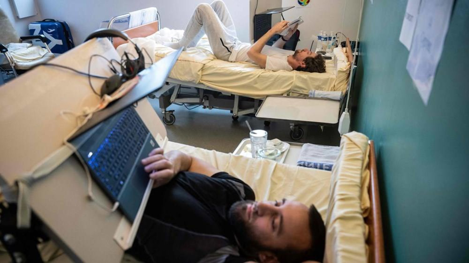 متطوعون يشاركون في اختبار يقوم على قضاء شهرين في وضعية استلقاء في فرنسا (وكالة الفضاء الأوروبية)