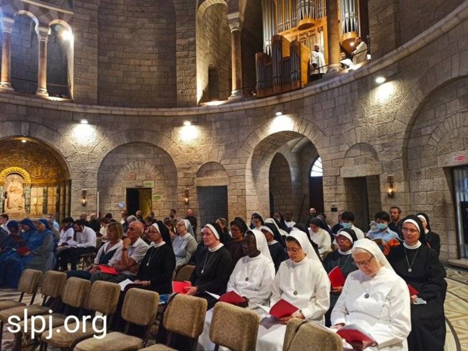 مستوطنون يعتدون على المسيحيين في القدس خلال صلوات العنصرة