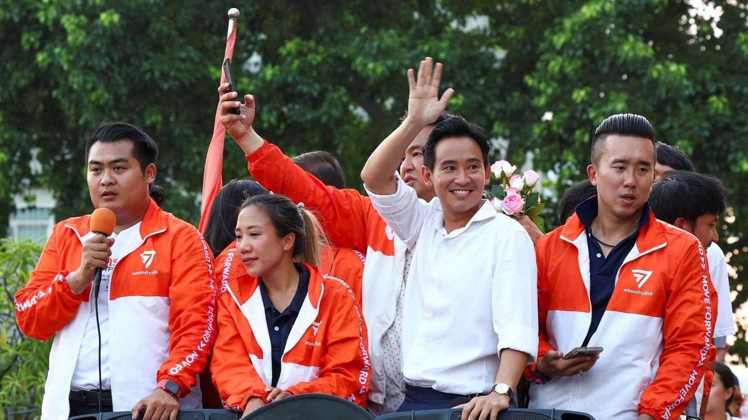 تساؤلات وتحديات بعد الفوز الكبير لأحزاب المعارضة التايلندية
