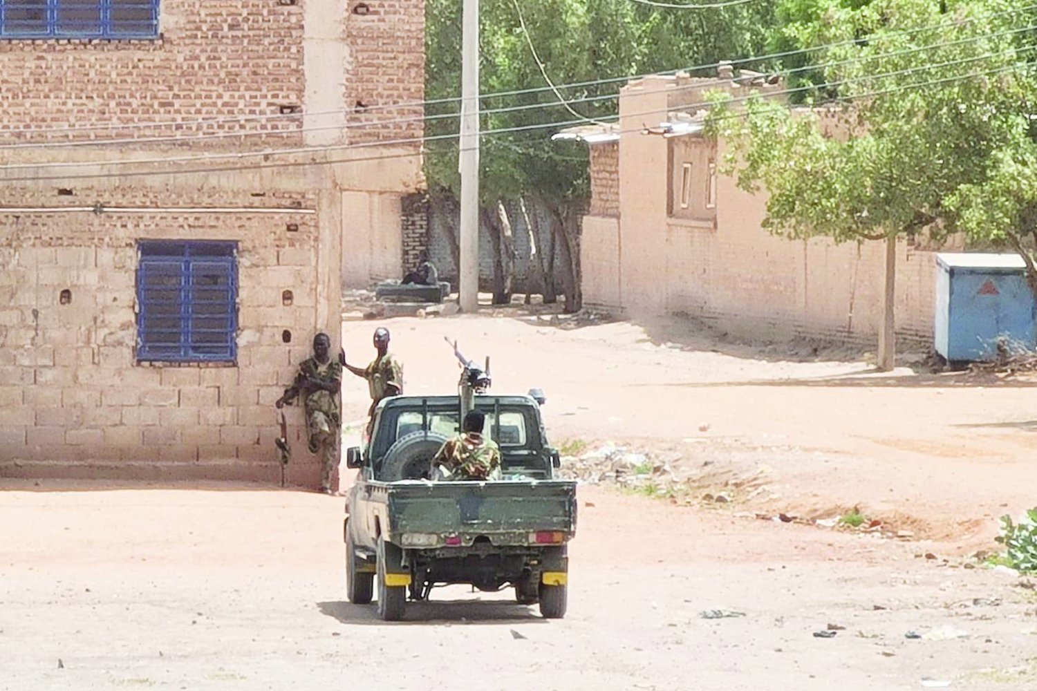 
عناصر من الجيش السوداني في أحد أحياء العاصمة السودانية (أ.ف.ب)