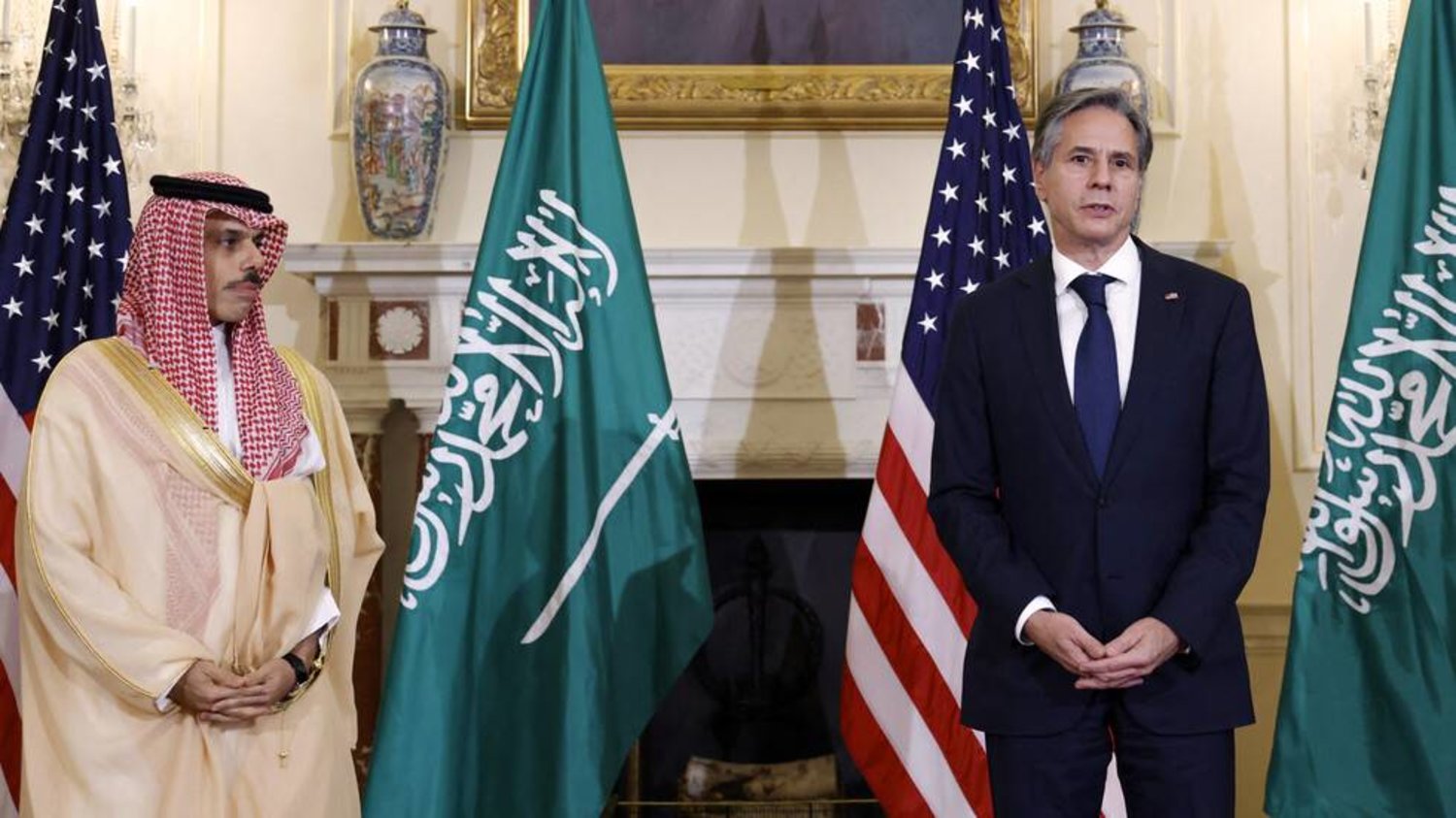 في الوقت الذي توسّع فيه الرياض خياراتها الاستراتيجية وفقاً لمراقبين فإن العلاقة مع الولايات المتحدة تحظى بتأكيد مستمر لعمقها وأبعادها الاستراتيجية (أ.ف.ب)