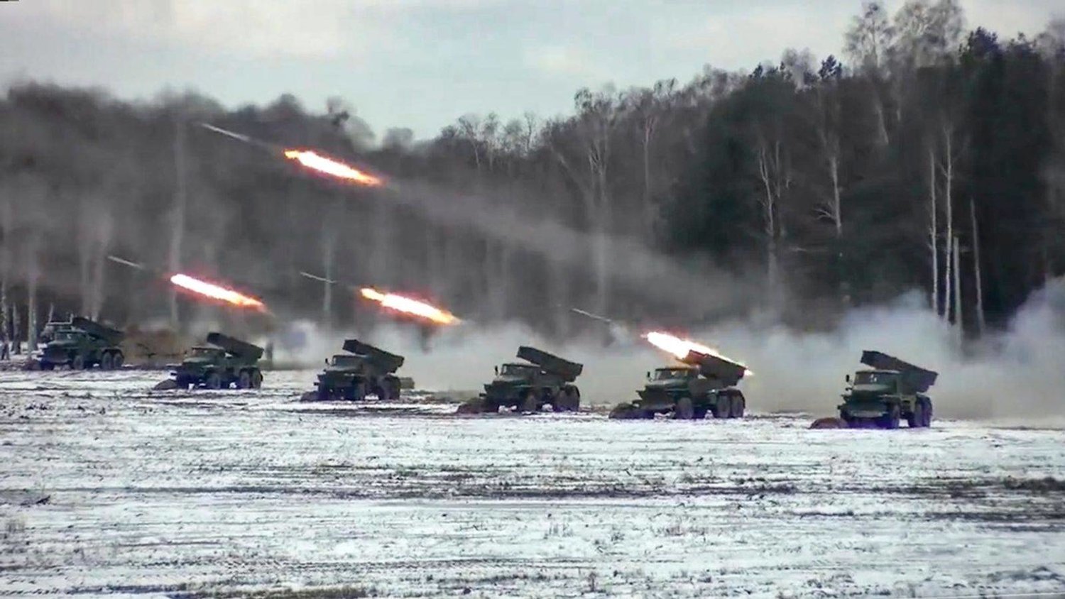 قاذفات صواريخ جرى إطلاقها خلال تدريبات عسكرية مشتركة بين روسيا وبيلاروسيا (أ.ب)