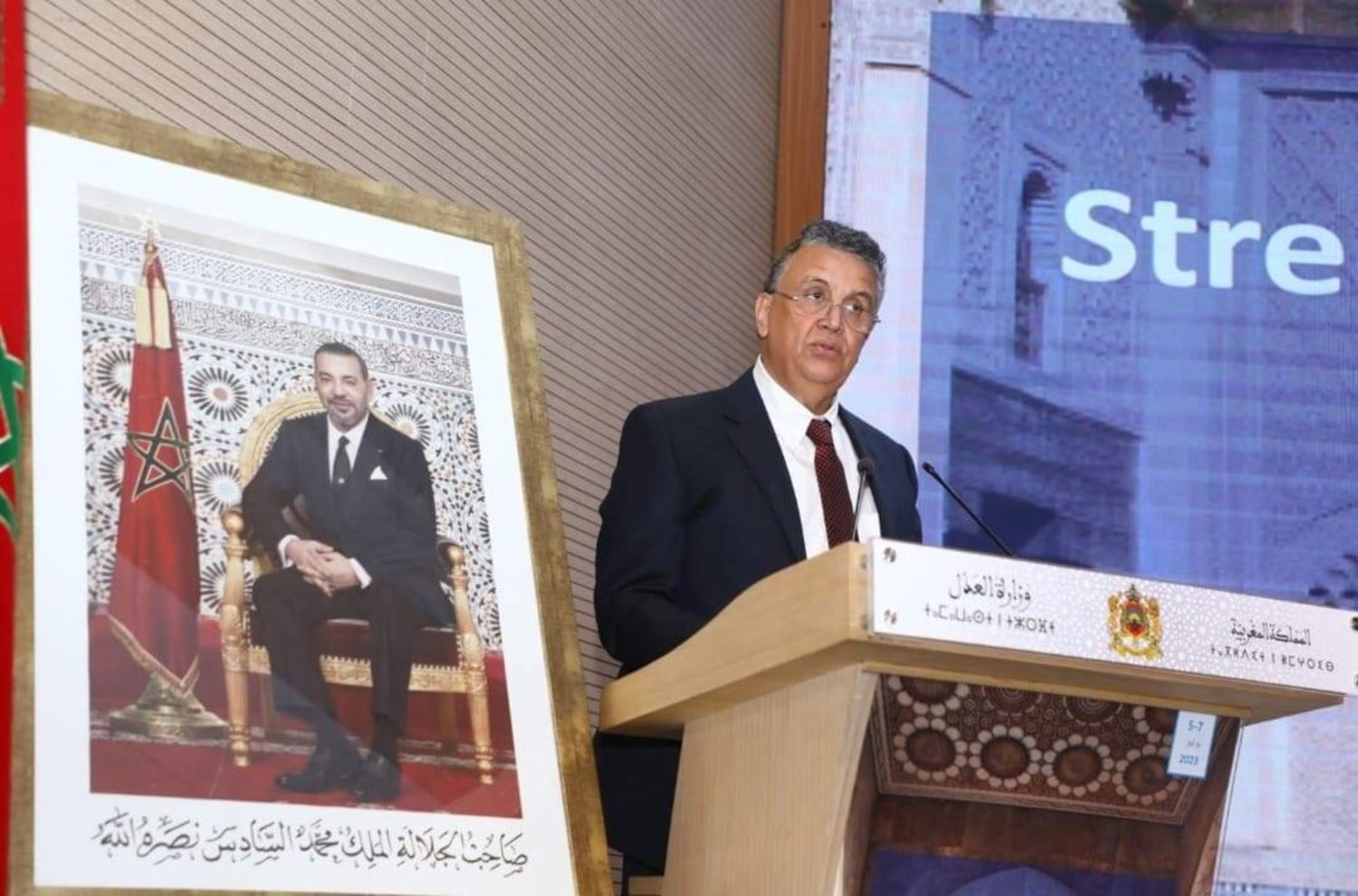 وزير العدل المغربي عبد اللطيف وهبي يلقي كلمته في المؤتمر (الشرق الأوسط)