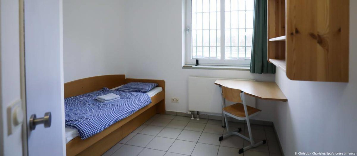 السجناء يتعلمون عبر الجامعة الحكومية الوحيدة في ألمانيا التي تنظم دراسات عن بُعد (د.ب.أ)