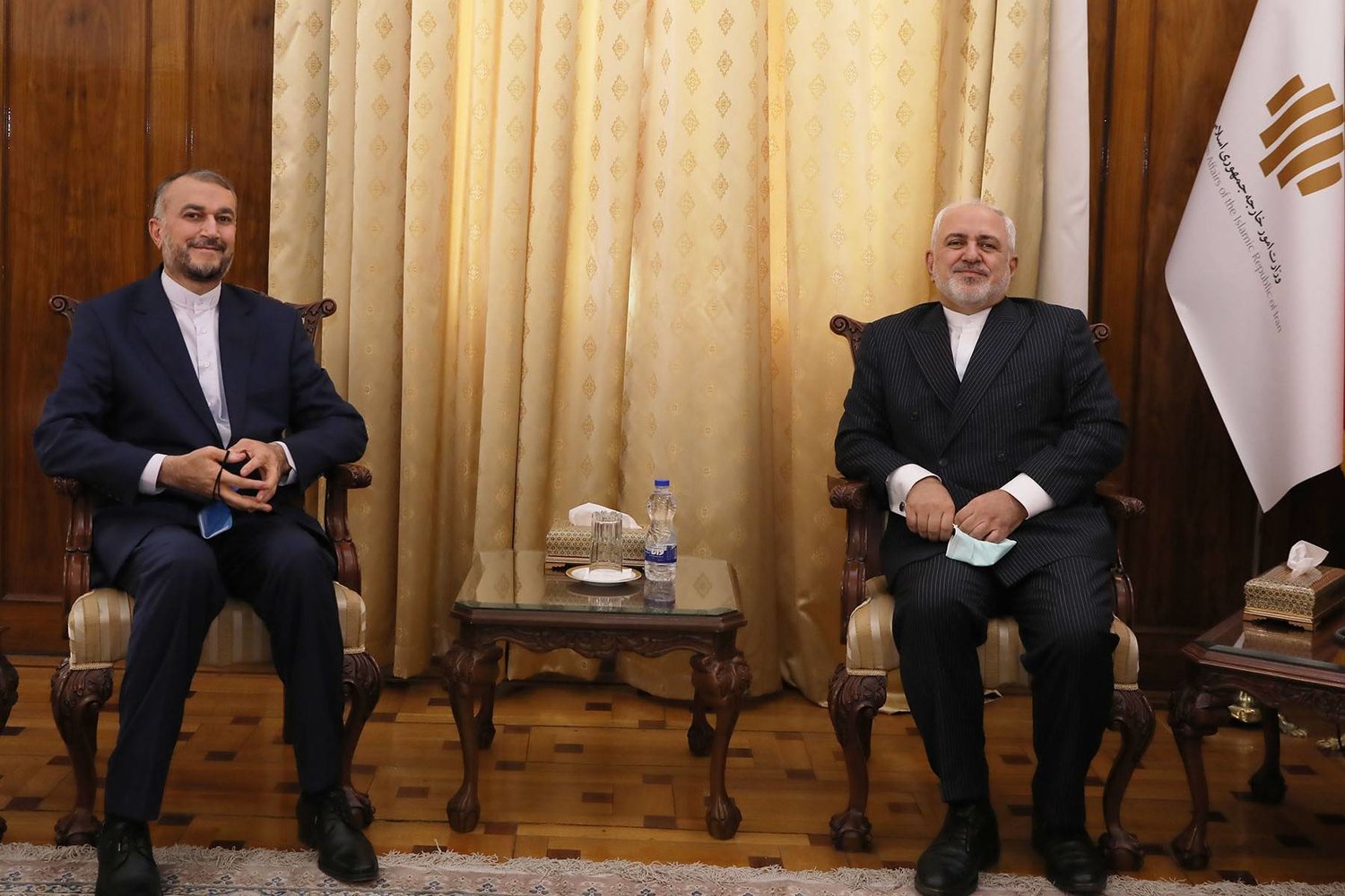 صورة نشرتها الخارجية الإيرانية من لقاء نقل الصلاحيات من ظريف إلى خلفه حسين أمير عبداللهيان 26 أغسطس 2021