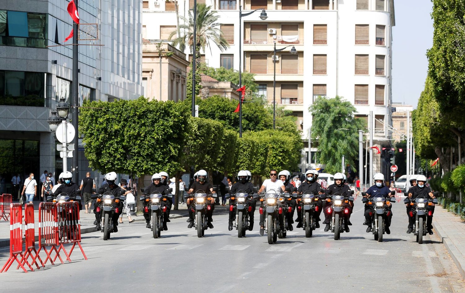 دورية لقوات الأمن التونسية في العاصمة تونس (أرشيفية-رويترز)