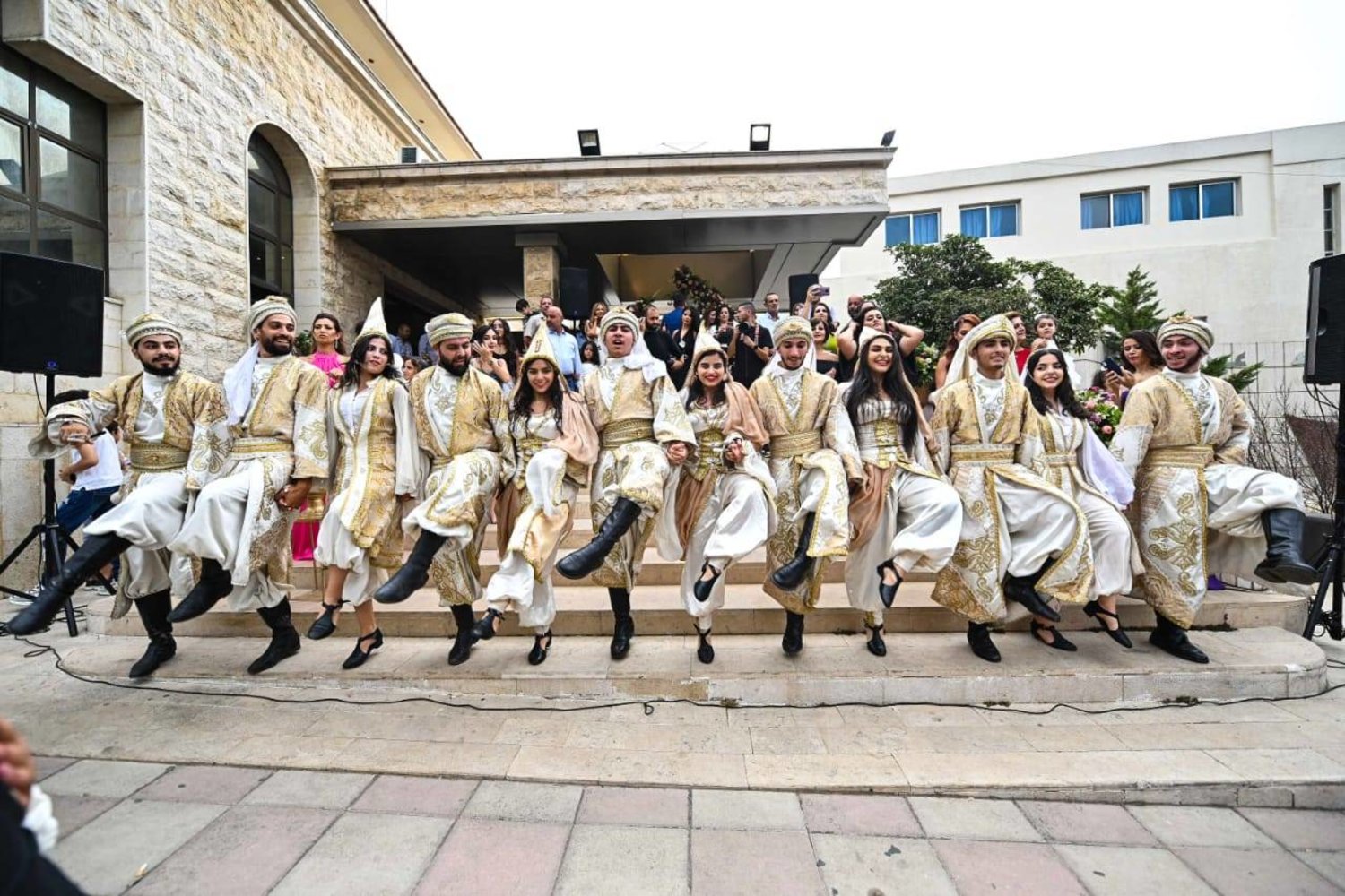 فرقة «عين عنوب» للرقص الفولكلوري تشارك في لوحات فنية 