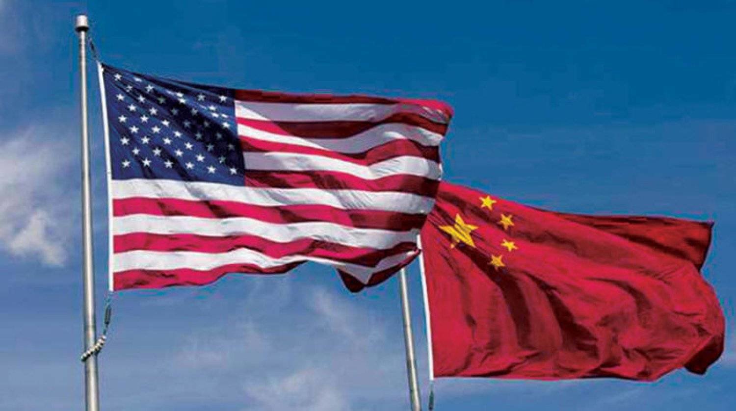 علما أميركا والصين (رويترز) 