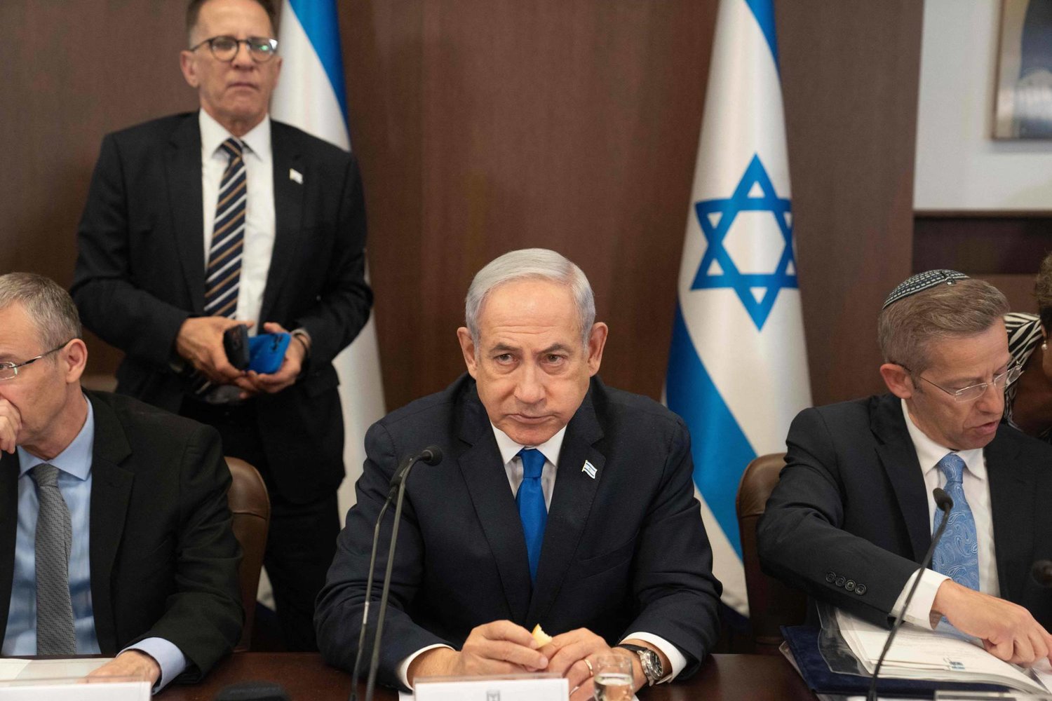 رئيس الوزراء الإسرائيلي بنيامين نتنياهو في اجتماع حكومي (أ.ف.ب)