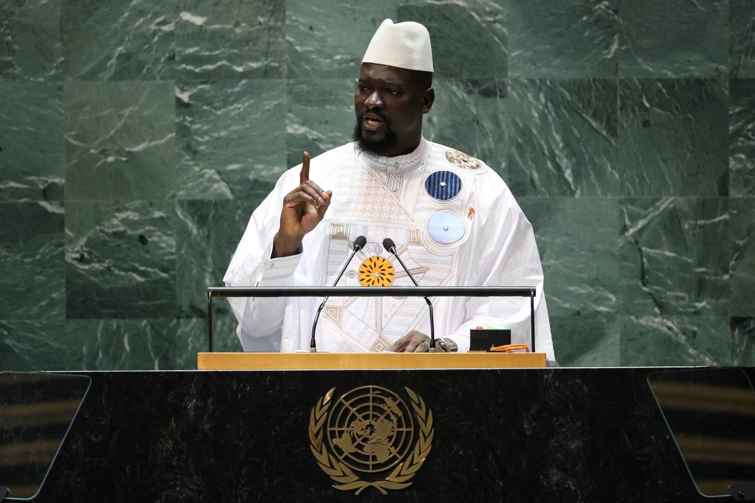 مامادي دومبويا ملقيا كلمته أمام الجمعية العامة للأمم المتحدة (رويترز)