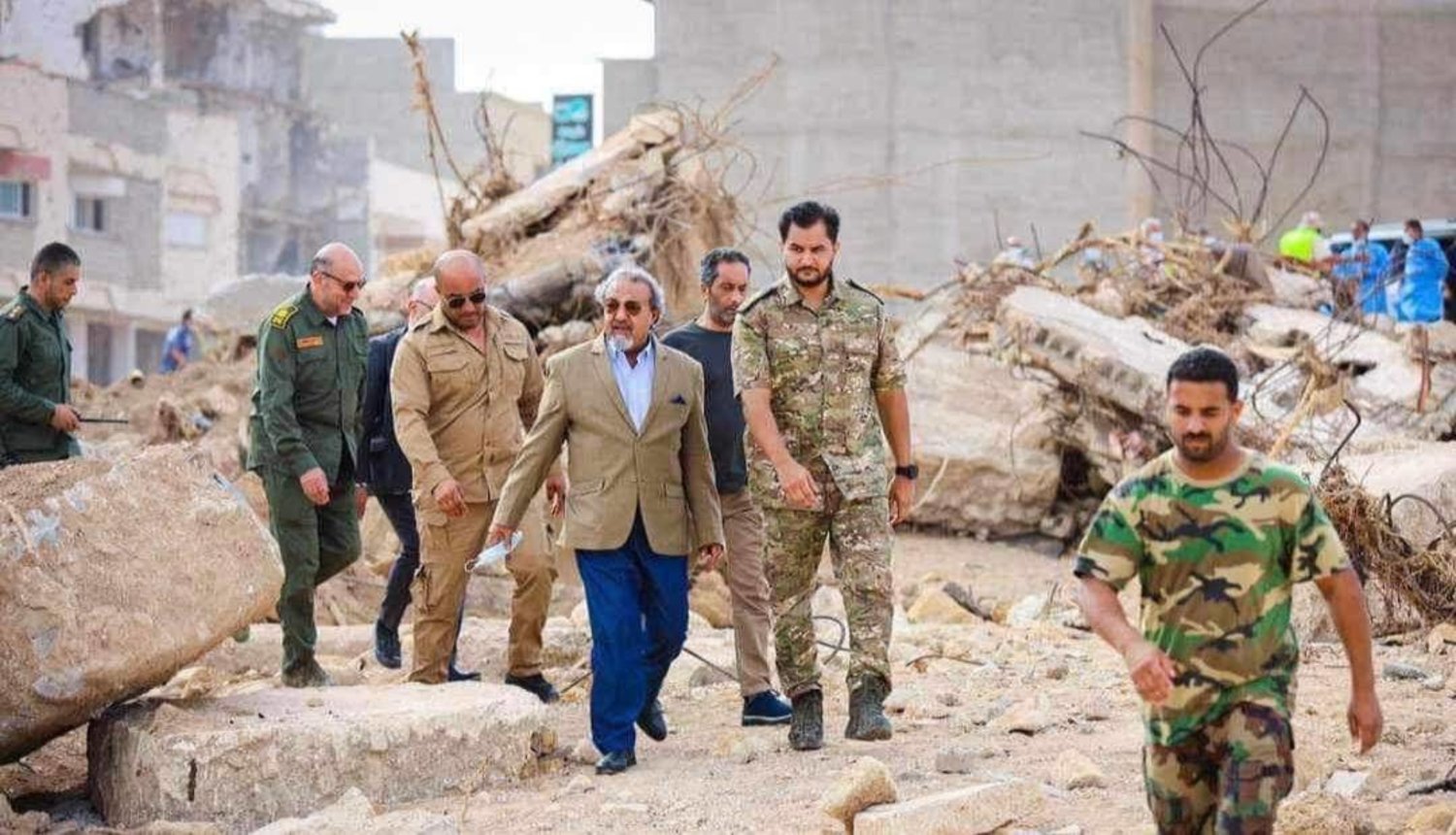 صورة لزيارة العائب رئيس الاستخبارات في غرب ليبيا لدرنة برفقة نجل حفتر (متداولة على حسابات مقربة من الجيش الوطني)