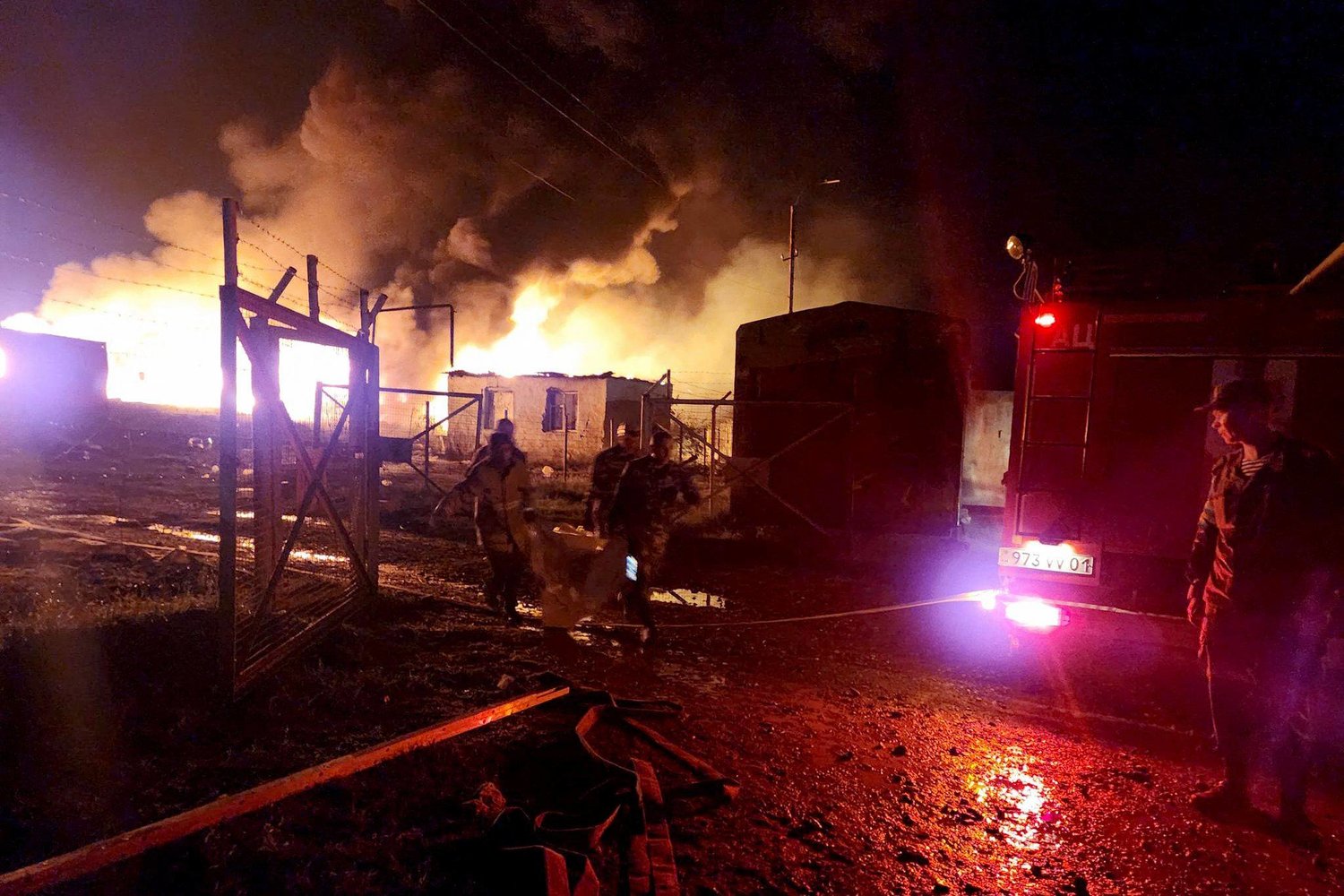 الحريق في مستودع الوقود الذي شهد انفجارا في كاراباخ (أ.ف.ب)