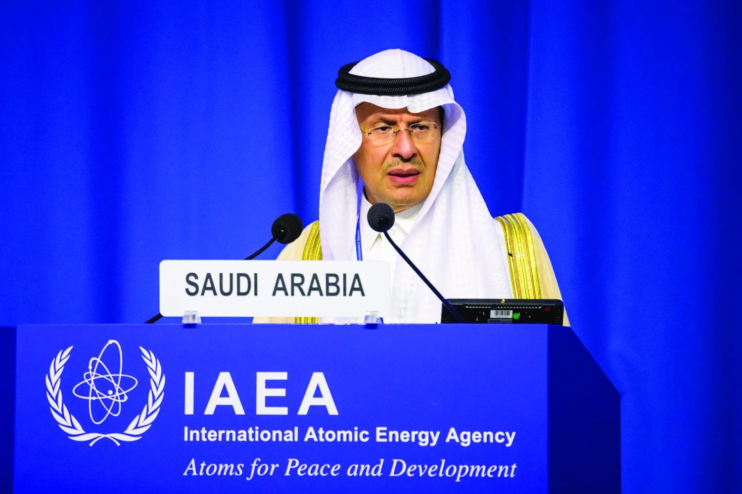 
وزير الطاقة السعودي خلال إلقائه كلمته في مؤتمر الوكالة الدولية للطاقة الذرية في فيينا أمس (إ.ب.أ)