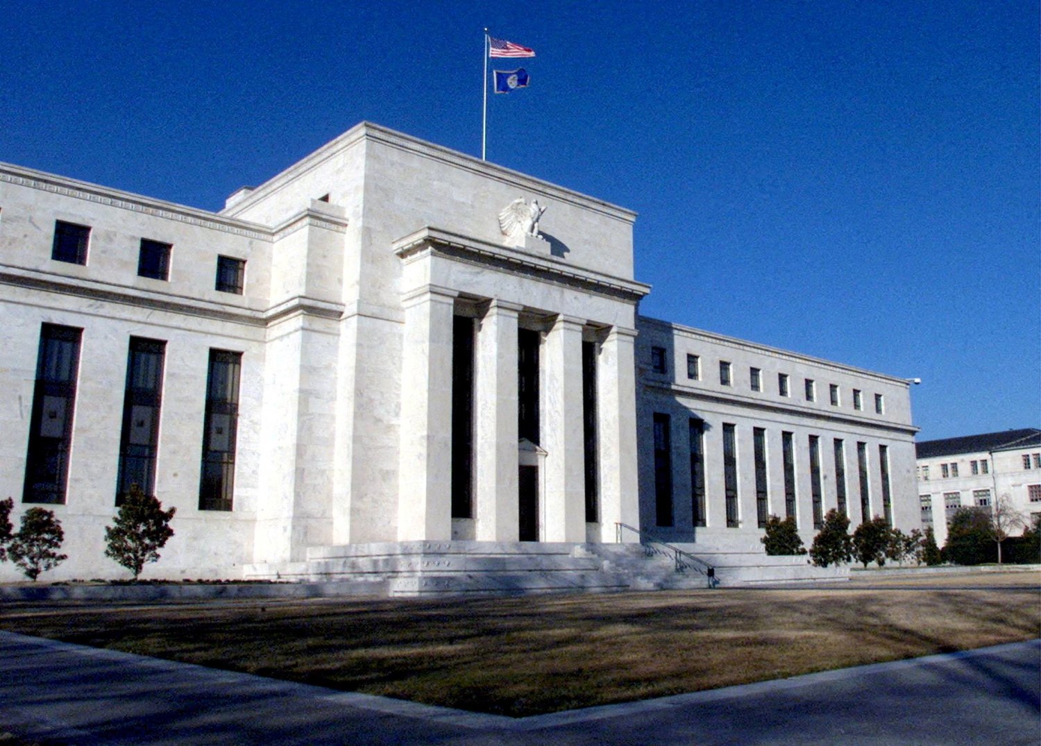 مقر الاحتياطي الفيدرالي (البنك المركزي الأميركي) في واشنطن (رويترز)