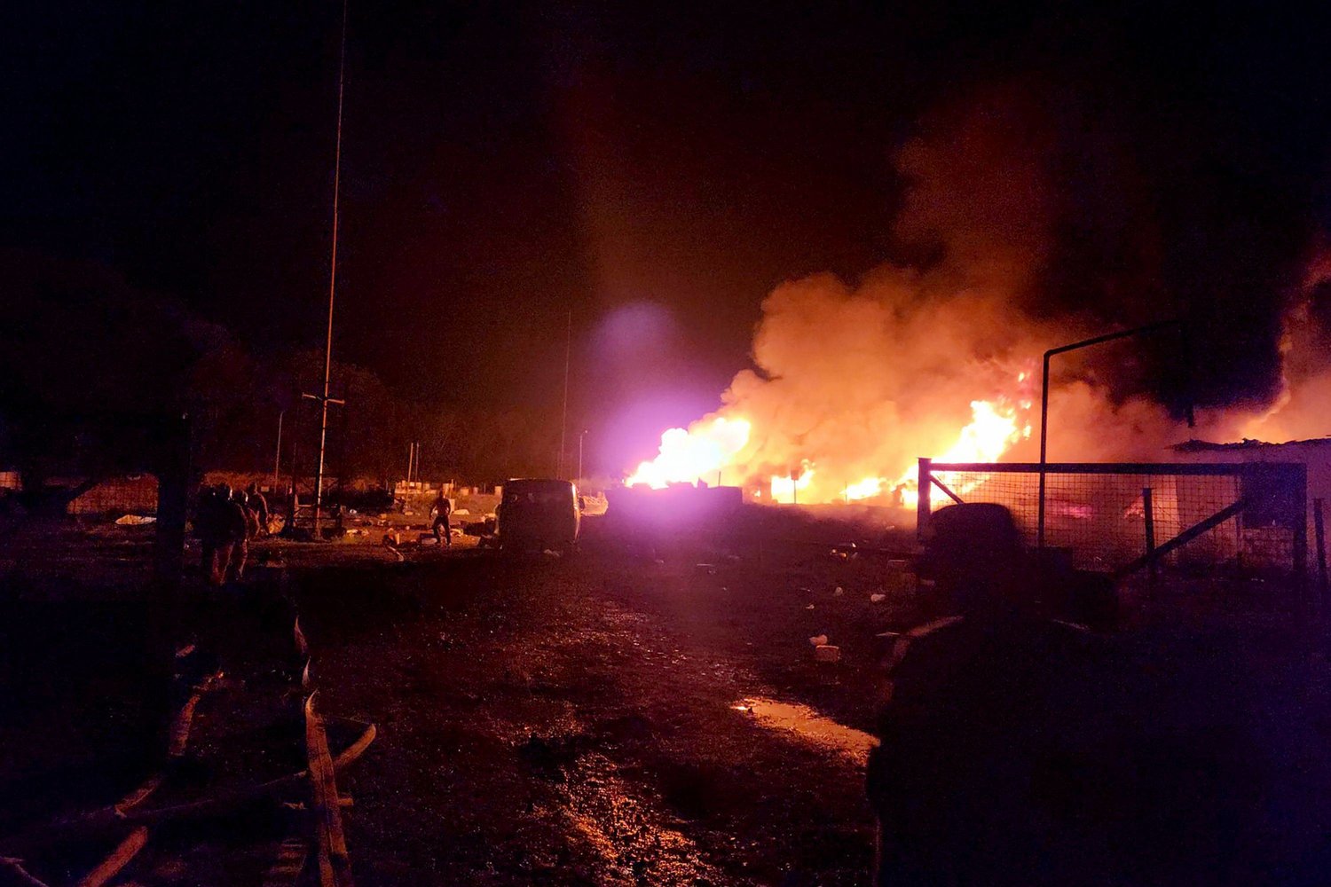 حريق في مستودع للوقود خارج ستيباناكيرت بعد انفجار أسفر عن مقتل نحو 20 شخصاً (أ.ف.ب)