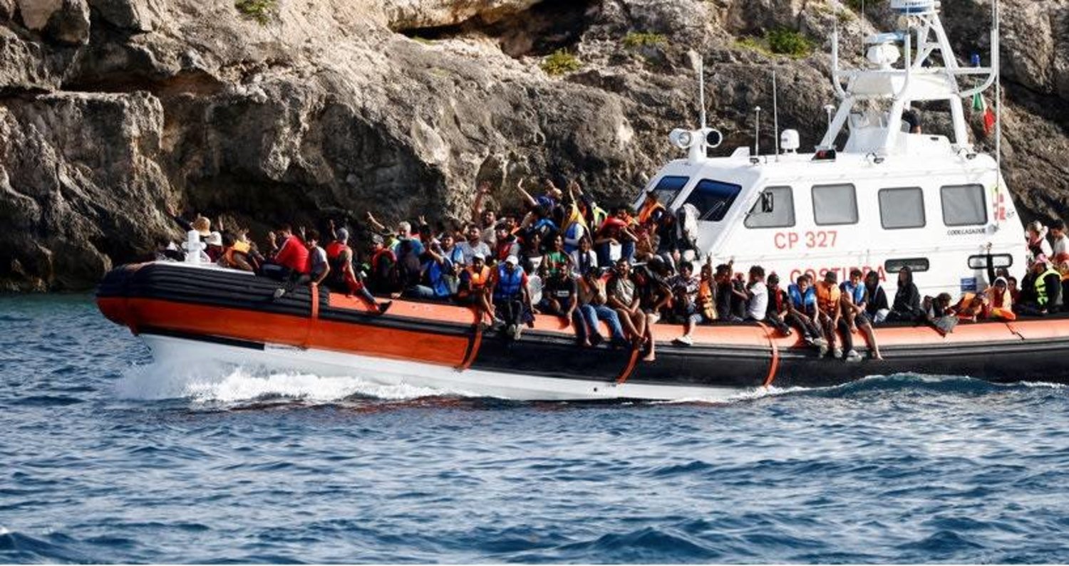 العبارة التي كانت تبحر من لامبيدوسا إلى بورتو إمبيدوكلي بجنوب صقلية كان على متنها 177 شخصا (رويترز)