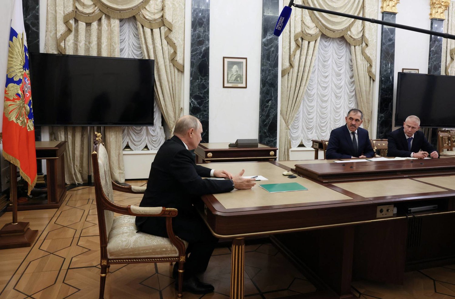 بوتين يجتمع مع تروشيف ويفكوروف (إ.ب.أ)