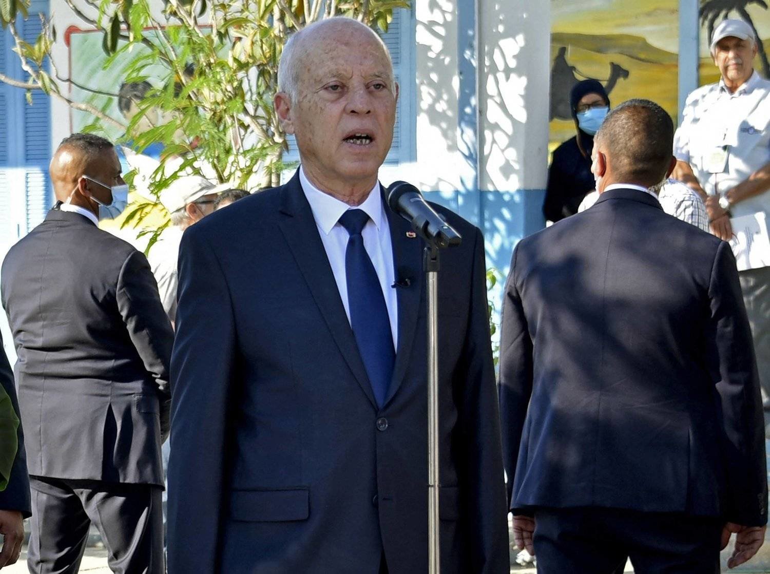 الرئيس التونسي قيس سعيد خلال جولة ميدانية (الرئاسة التونسية)