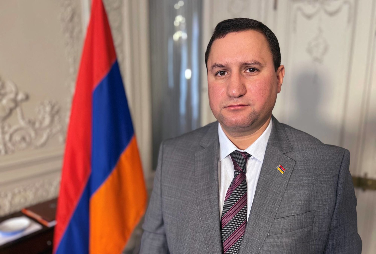 سفير أرمينيا المعيّن لدى الاتحاد الأوروبي تيغران بالايان خلال مقابلة مع وكالة «رويترز» في بروكسل ببلجيكا 2 أكتوبر 2023 (رويترز)