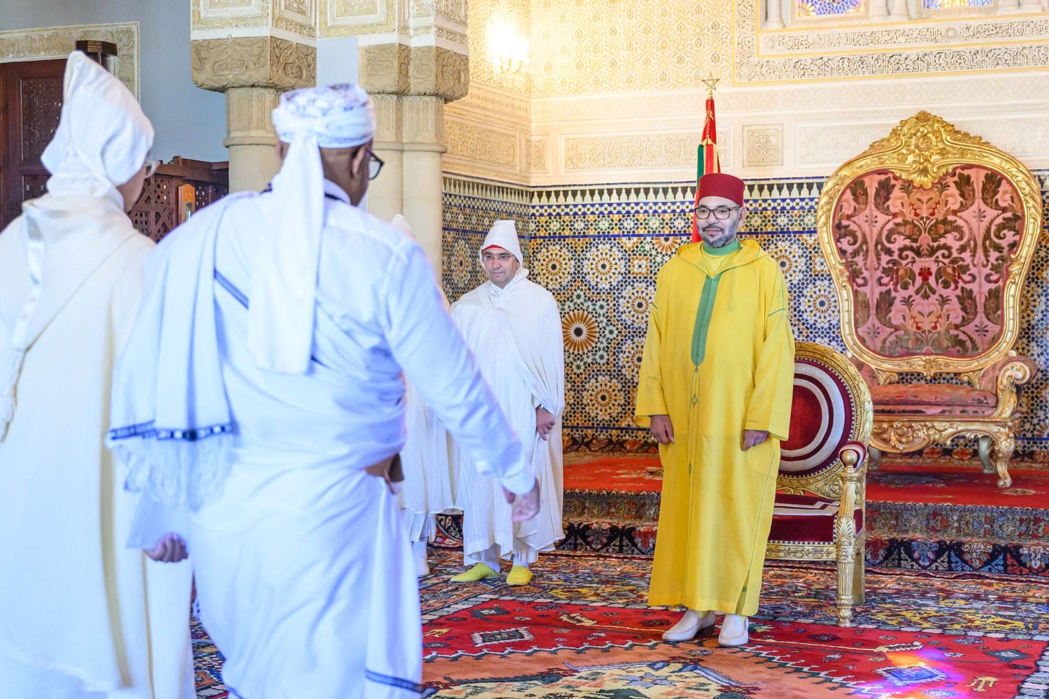 العاهل المغربي خلال اعتماده السفراء (الشرق الأوسط)
