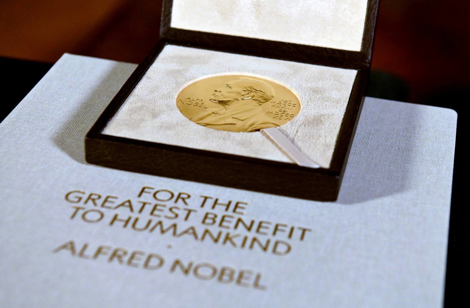 ميدالية نوبل (رويترز)