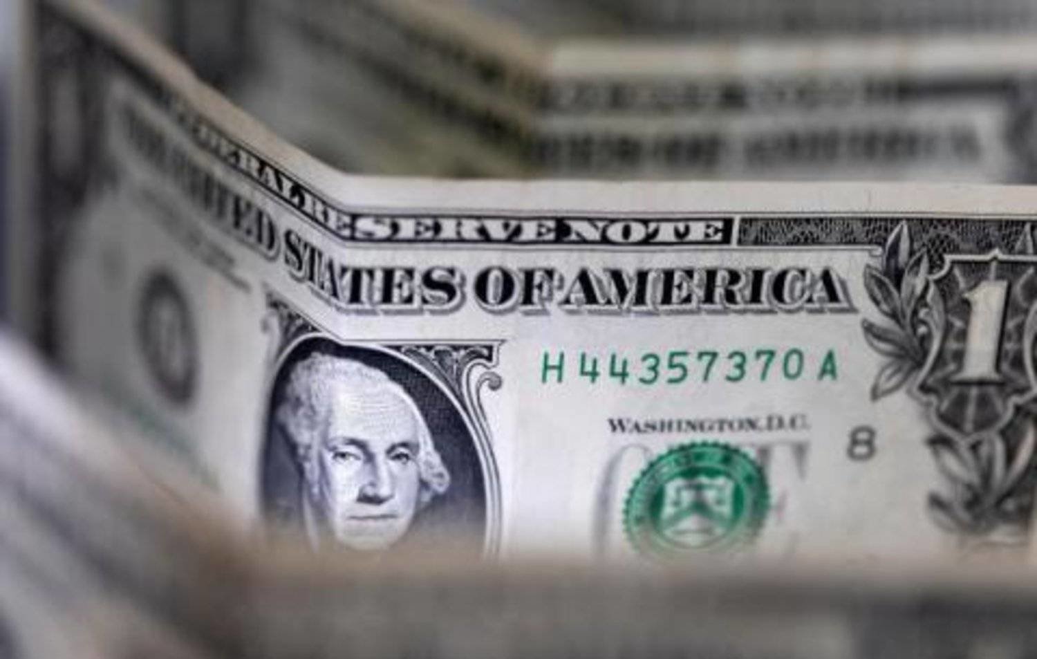 عملة الدولار الأميركي (أرشيفية - رويترز)