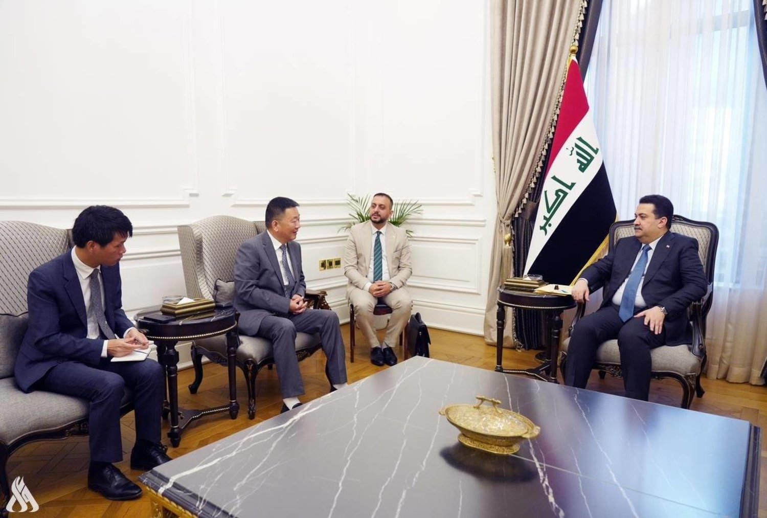 رئيس الوزراء العراقي يستقبل رئيس الشركة الصينية «شانغ شين» (وكالة الأنباء العراقية)