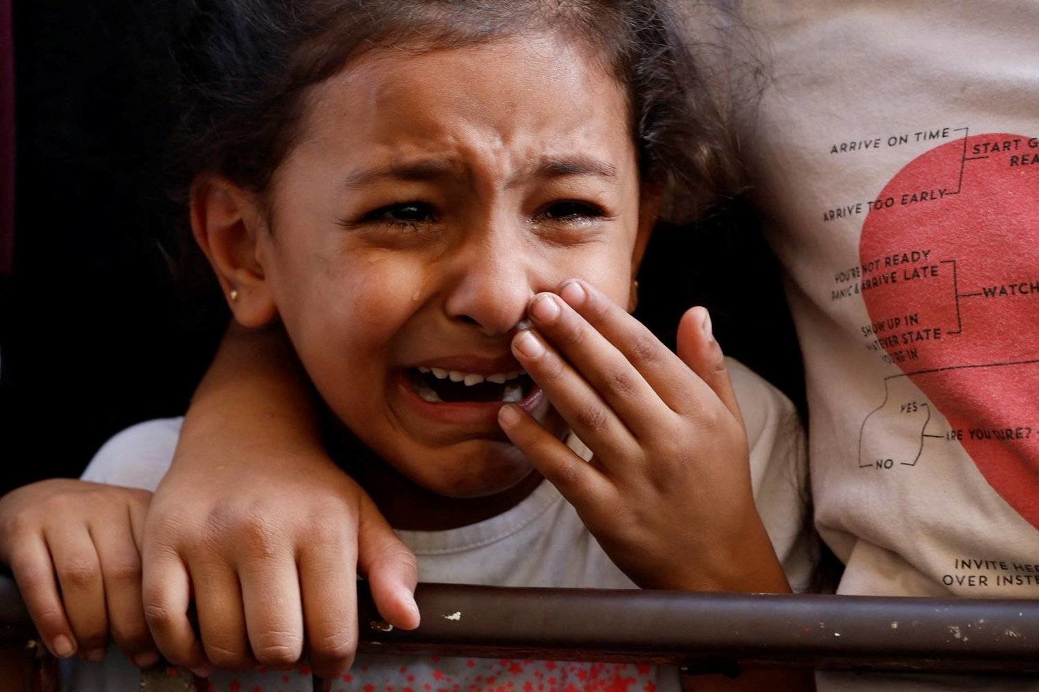 أطفال غزة بدأوا يعانون من أعراض تتعلق بالصدمات النفسية الشديدة (رويترز)